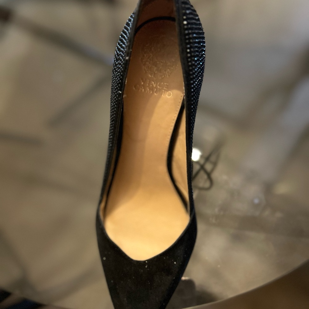 Vince camuto black pumps